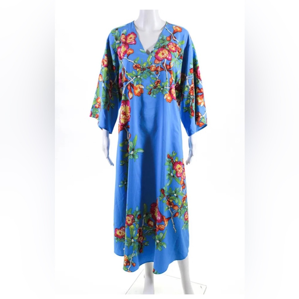 Natori NWOT S Beautiful Floral Charmeuse (100%Poly) Caftan with pockets.